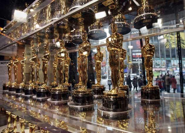 Oscar statuettes go on show in New York