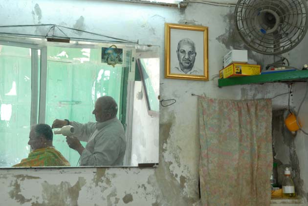 A barber with his portrait