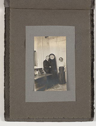 Photograph of Ida and Vilhelm Hammershøi in their home, Strandgade 25. 1913