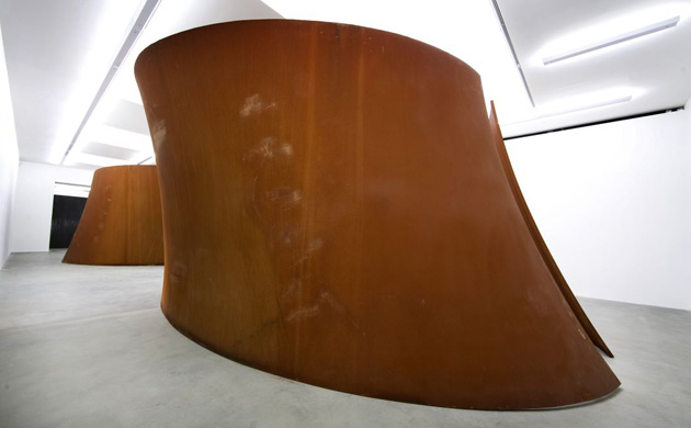 TTI London 2007 Richard Serra Two torqued toruses of weatherproof steel 
