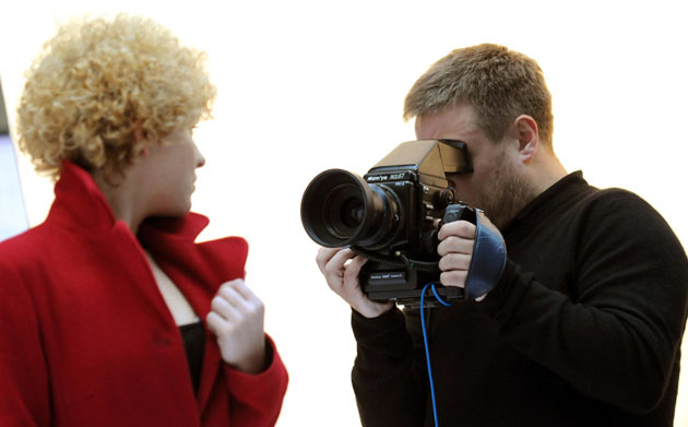 Anne Oelmann being photographed by Rankin