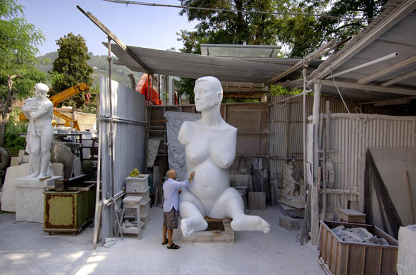 Marc Quinn attends to his finished sculpture Alison Lapper Pregnant