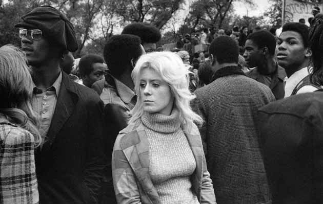 Alexander Park Festival, Blonde in a Crowd