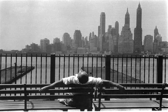 Manhattan from the Brooklyn Promenade, 1954 © Louis Stettner 