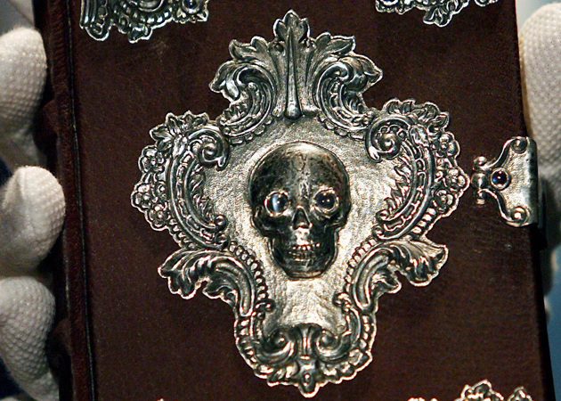 Front cover close-up of The Tale of Beedle the Bard
