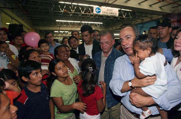Mexican president Felipe Calderon visiting evacuated residents