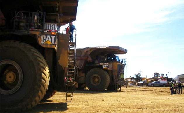 Oil extraction at Alberta oil sands, Canada