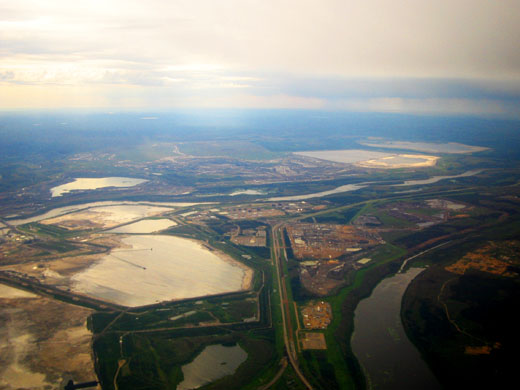 Oil extraction at Alberta oil sands, Canada