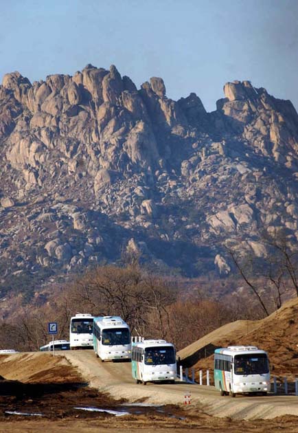 Tour buses in the DMZ