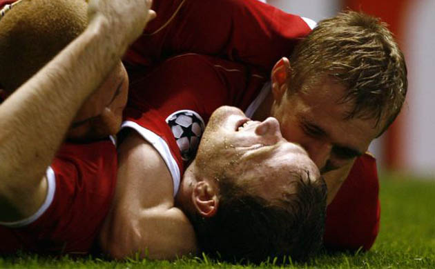 Darren Fletcher celebrates with Wayne Rooney