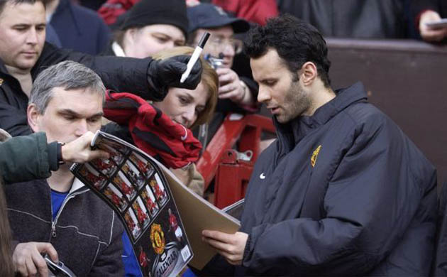 Ryan Giggs signs autographs