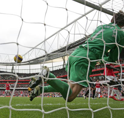United keeper Edwin van der Saar saves William Gallas' shot but the ball had already crossed the line
