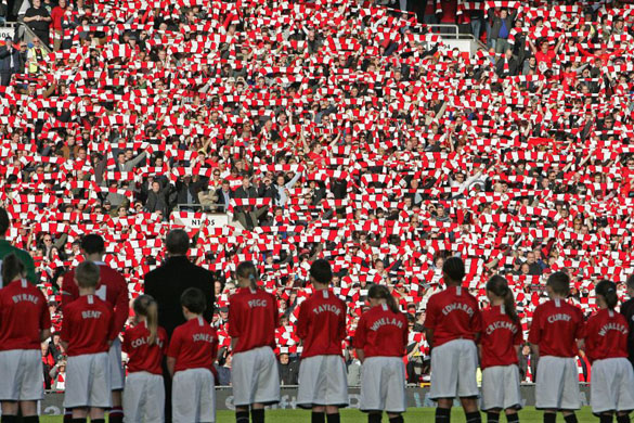 Old Trafford remembers Munich disaster