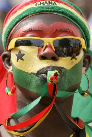 صور المشجيعين كأس العالم ^_^ GD5929769@A-fan-of-Ghana%27s-socc-4124