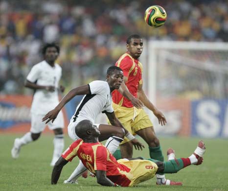 Pantsil of Ghana and Correia of Guinea in a challenge