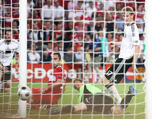 Semih Senturk equalises at the near post