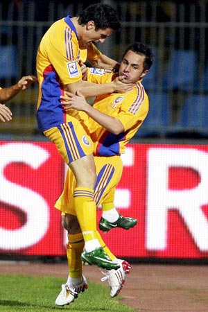 Florentin Petre celebrates with team-mate