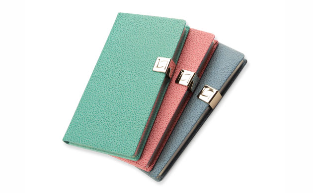 Christmas gifts: fashion accessories for women