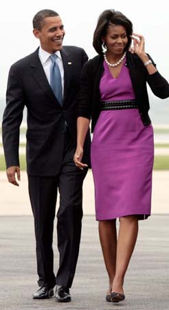 Barack and Michelle Obama board a plane in Chicago 2008