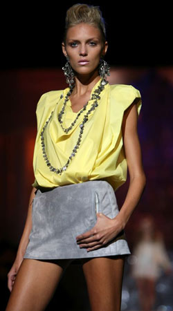 Model wears Zac Posen