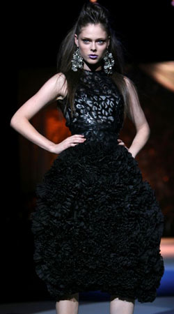 Model wears Zac Posen