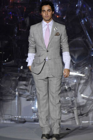 Model wears Zac Posen
