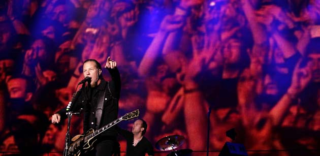 Metallica Perform