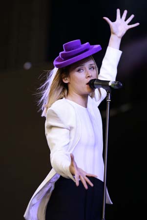 Roisin Murphy performing live