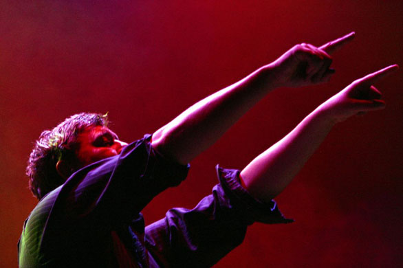  Elbow performing live at London 