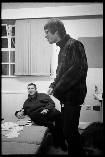 Oasis: A Year On The Road