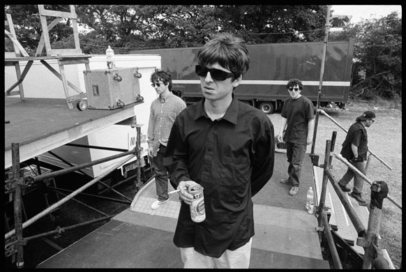 Oasis: A Year On The Road