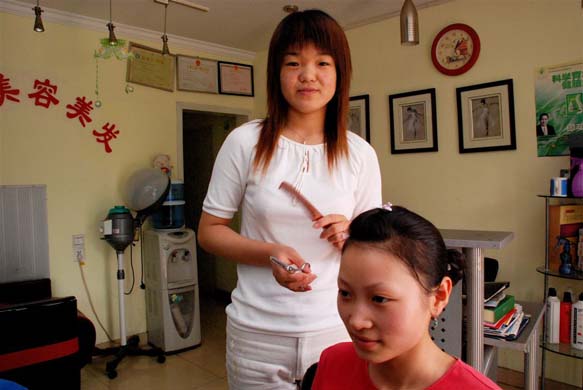 Li Ping, Hairdresser