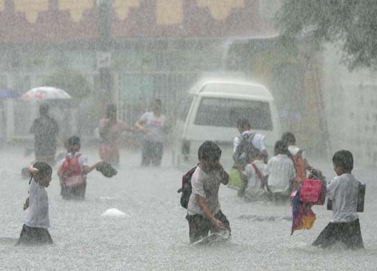 Schoolchildren brave strong rains and floods