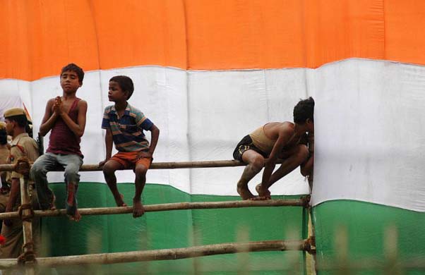 Street children and flag 