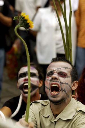 Students protest against the free trade agreement with the US