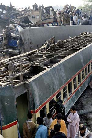 Train derailment near Mehrabpur