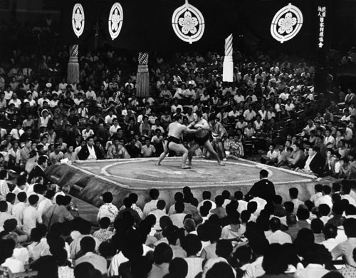 A sumo wrestiling scene from the James Bond film 'You Only Live Twice'