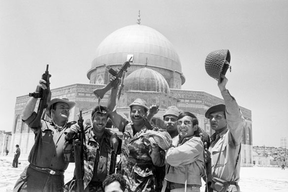 La guerre des Six-Jours. dans documents audio GD3512293@11-Jun-1967,-Jerusale-5573