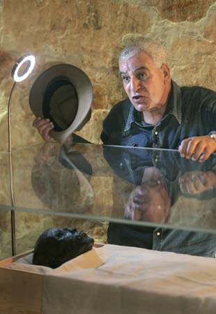 The archaeologist and the glass box