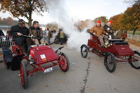 Two cars sets off on the race