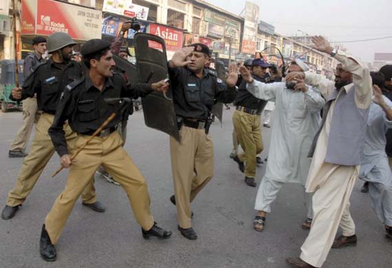 Riot police arrest protestors