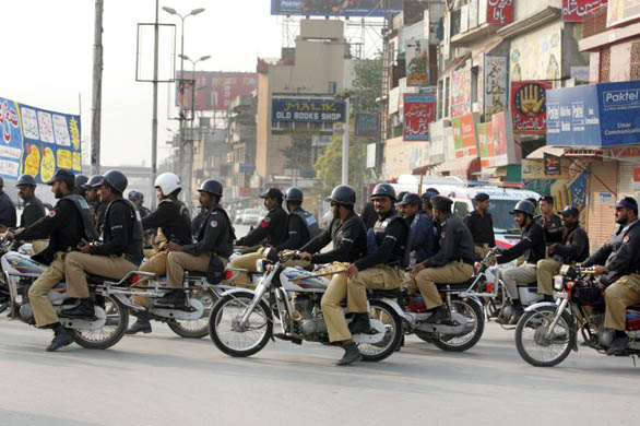 GD5258017@Pakistani riot police 4313 - ~* Pic Of The Day 30th Dec 09 *~