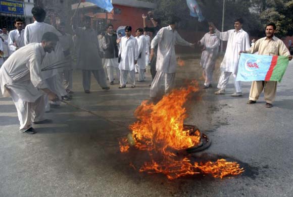 Protestors burn tyres