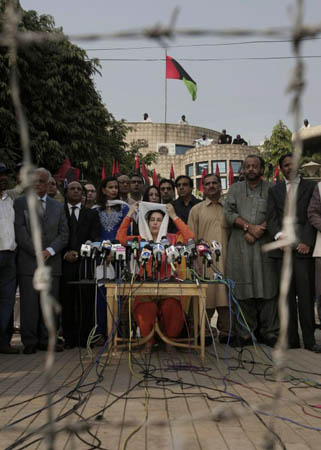 Benazir Bhutto speaks to the media