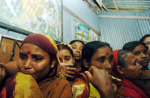 Relatives of victims of cyclone Sidr