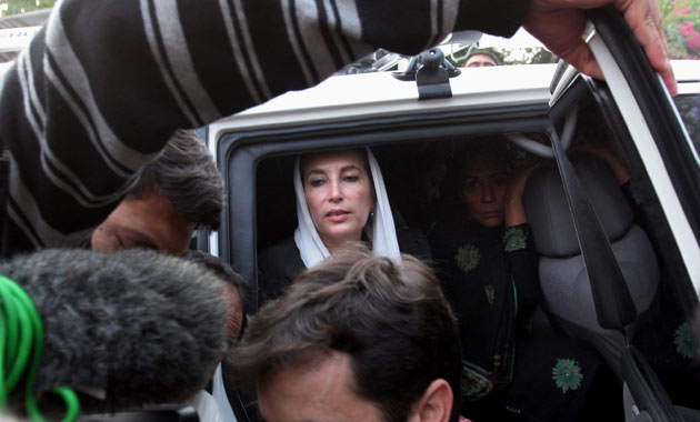 Bhutto mobbed