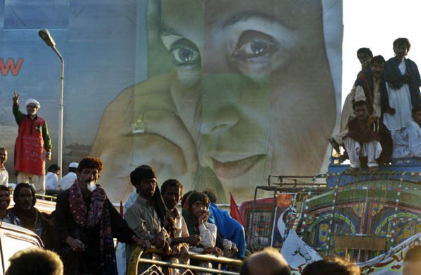 Benazir Bhutto returns to Pakistan