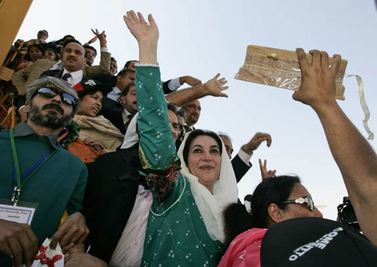 Benazir Bhutto returns to Pakistan