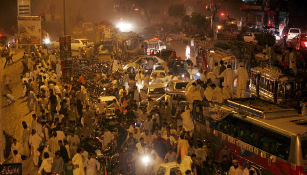 Supporters Benazir Bhutto disperse after the explosion