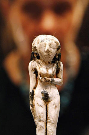 An early dynastic hippo tusk statuette